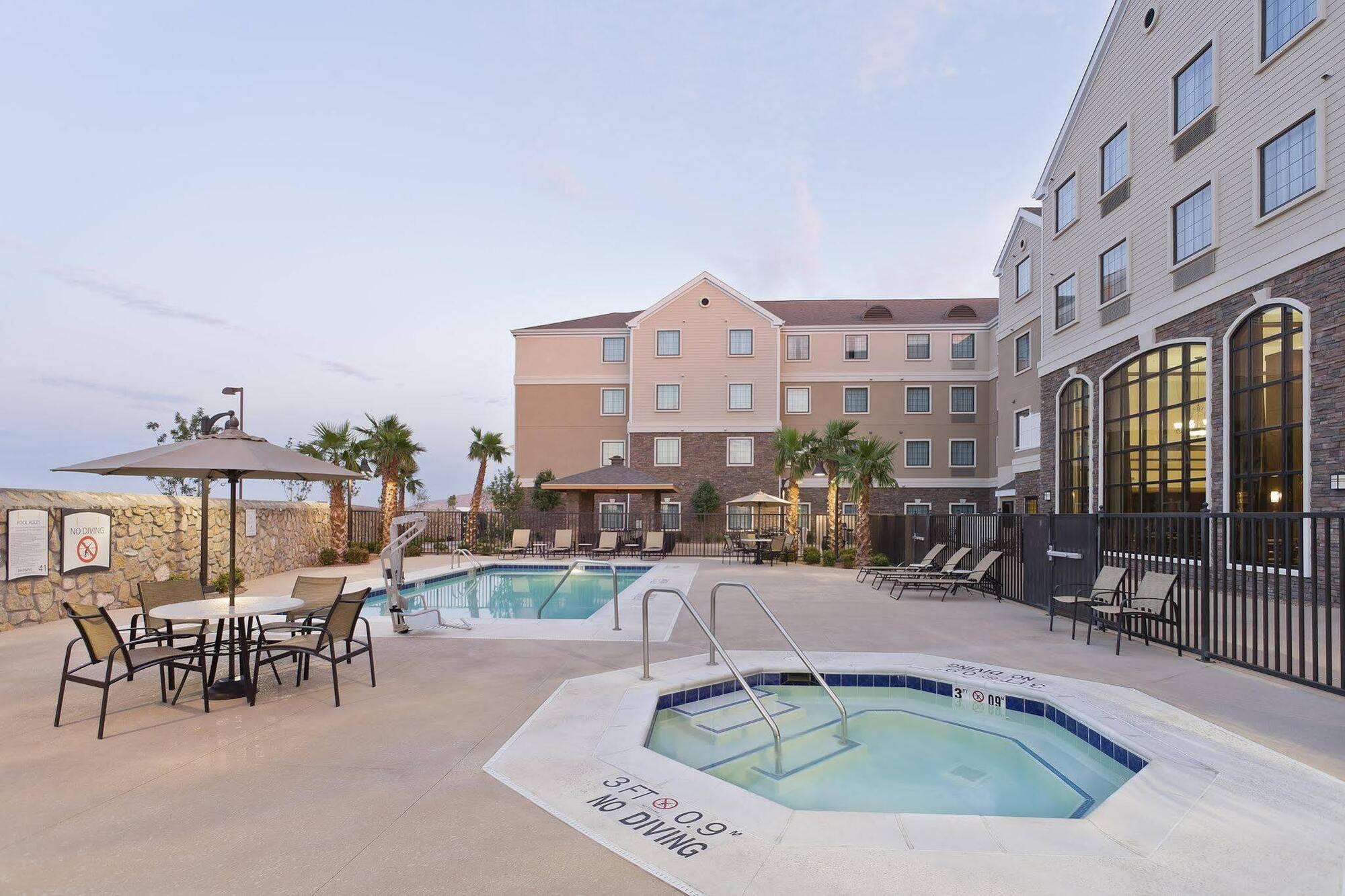 Staybridge Suites El Paso Airport By Ihg Ngoại thất bức ảnh