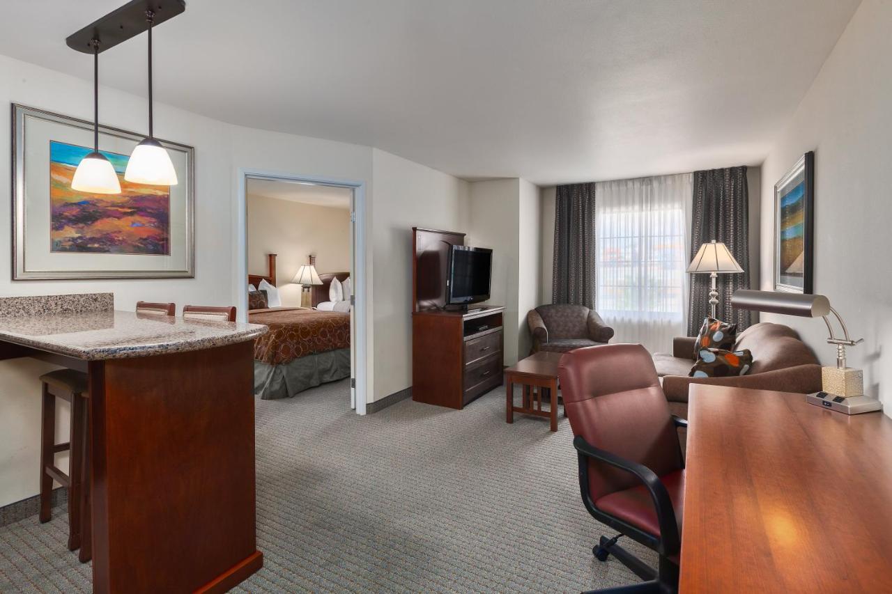 Staybridge Suites El Paso Airport By Ihg Ngoại thất bức ảnh